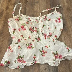 Selling this because it does not fit . It’s from Hollister . In decent shape .